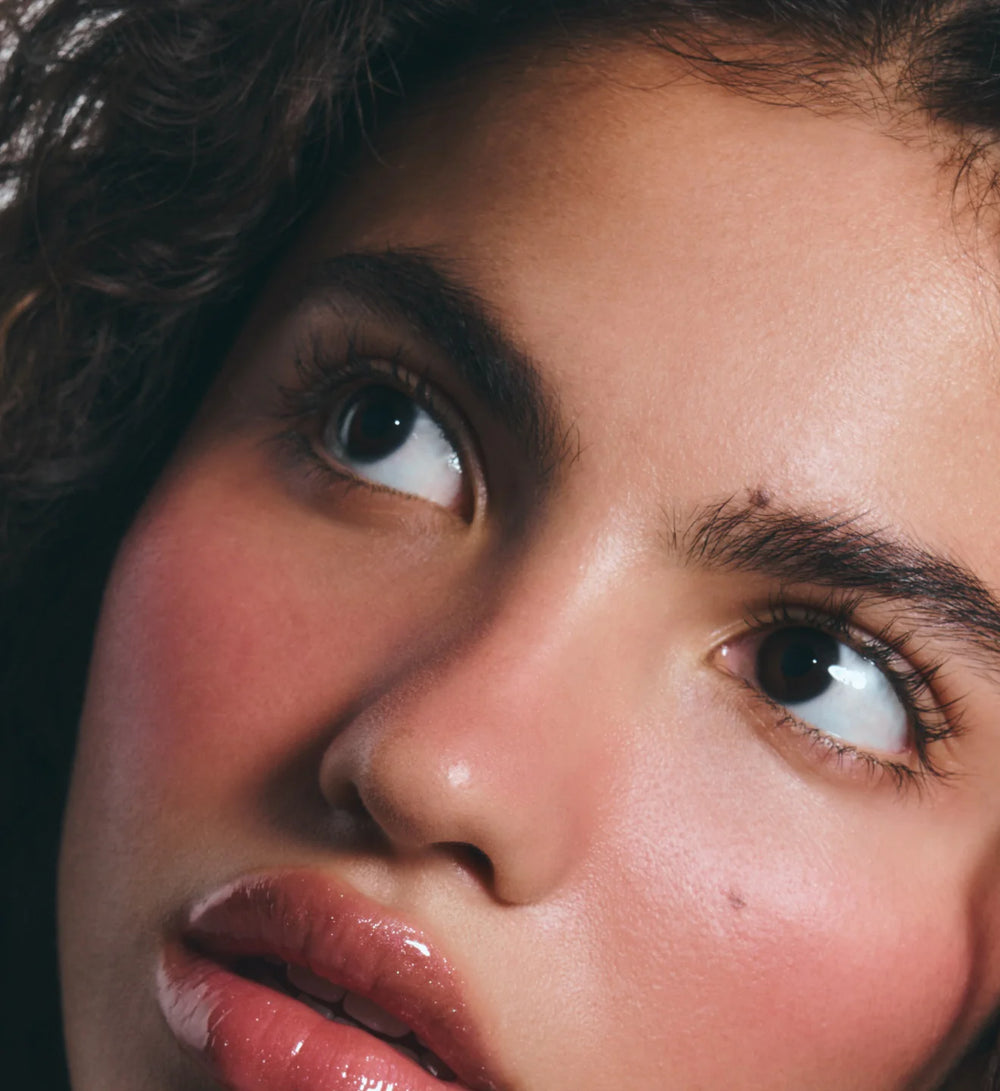 Blend with fingertips or a brush to melt the golden pearl into your skin for a seamless, lit-from-within glow.